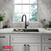 Lavabo de cocina tipo estación de trabajo con un receptáculo de compuesto de granito de 30" de montaje bajo encimera, con reborde WorkFlow™ y accesorios en negro metálico